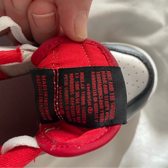 Nike Air Jordan Low Top Legacy 312 Sneaker Youth White/Black/Gym Red Size 13C - Picture 9 of 10